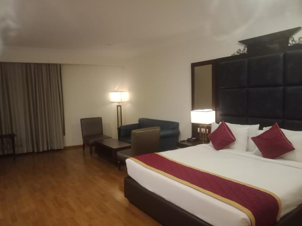 Blossom Rooms Hotel Vashishtha - Free Lunch Or Dinner- Free Breakfast Hyderabad Exterior photo