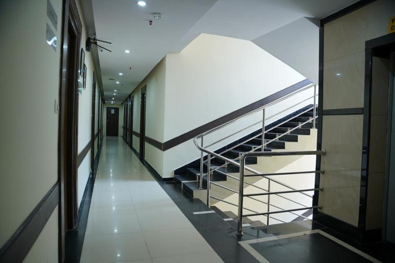 Blossom Rooms Hotel Vashishtha - Free Lunch Or Dinner- Free Breakfast Hyderabad Exterior photo