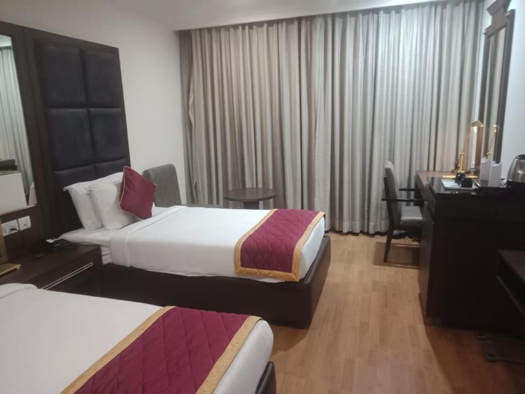 Blossom Rooms Hotel Vashishtha - Free Lunch Or Dinner- Free Breakfast Hyderabad Exterior photo