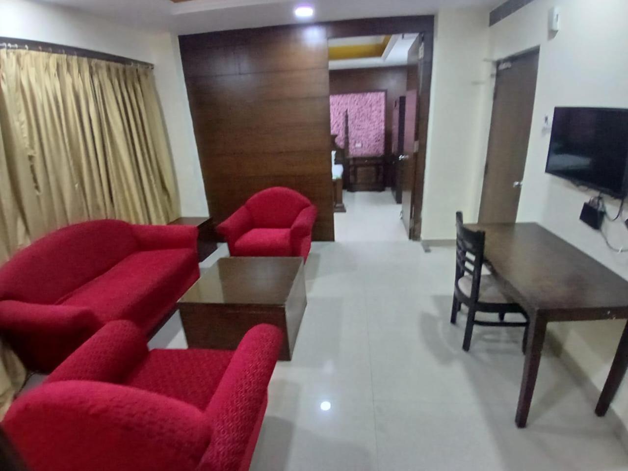 Blossom Rooms Hotel Vashishtha - Free Lunch Or Dinner- Free Breakfast Hyderabad Exterior photo